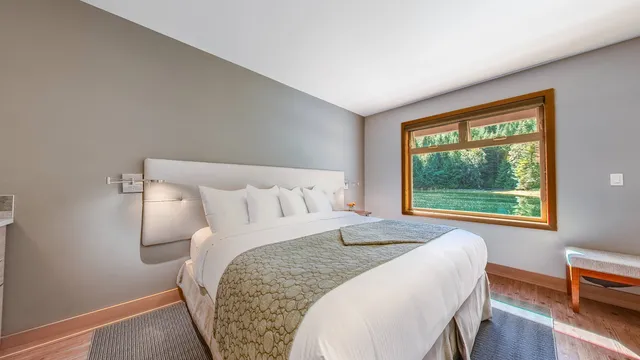 Guest suite at Newton Cove Resort