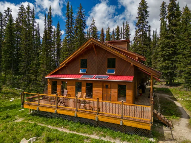 Mistaya Lodge