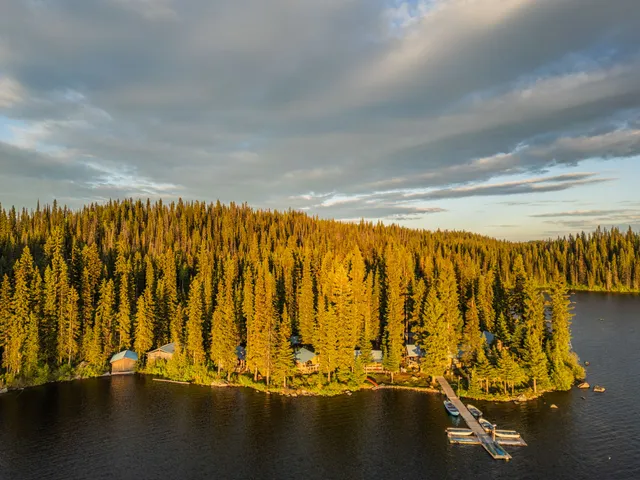 Caverhill Fishing Lodge