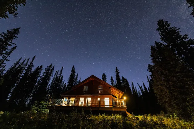 Mistaya Lodge