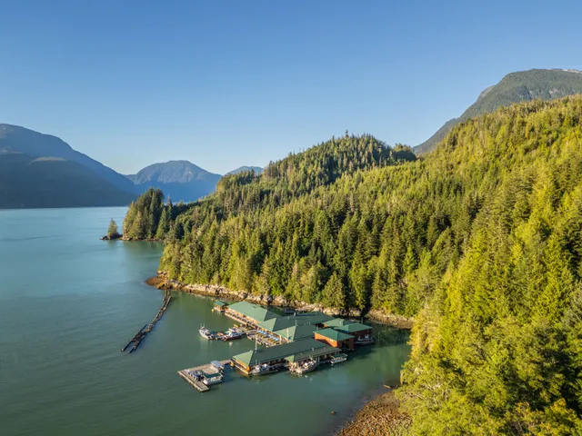 Knight Inlet Lodge